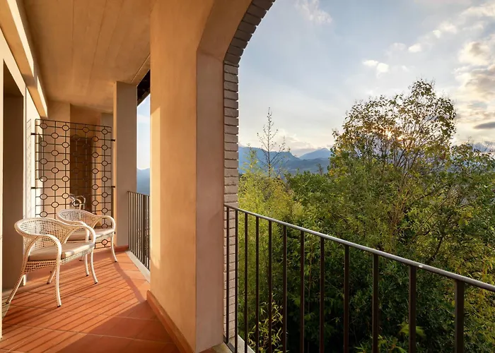 Renaissance Tuscany Il Ciocco & Отель Барга